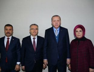 Ο Ερντογάν με τον τέως και νυν διοικητή της Κεντρικής Τράπεζας της Τουρκίας